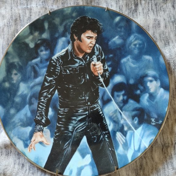 2 Elvis collectors plates - Picture 2 of 5
